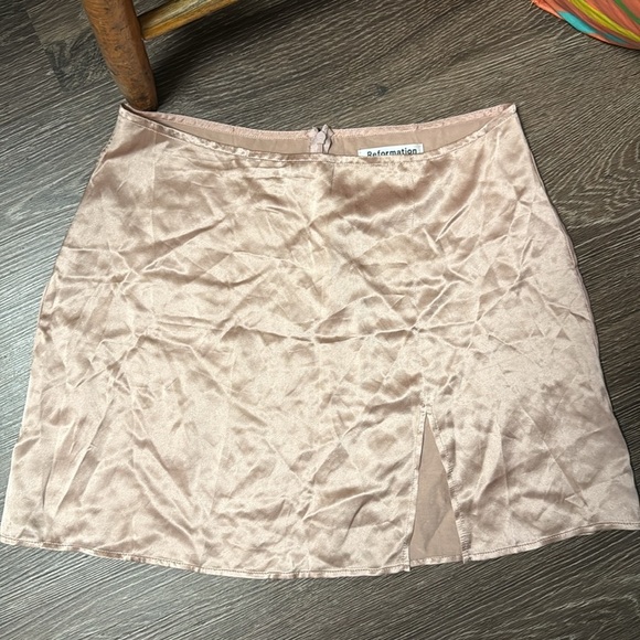 REFORMATION Robbie Silk Skirt in Blush size 8 100% silk - Picture 3 of 5